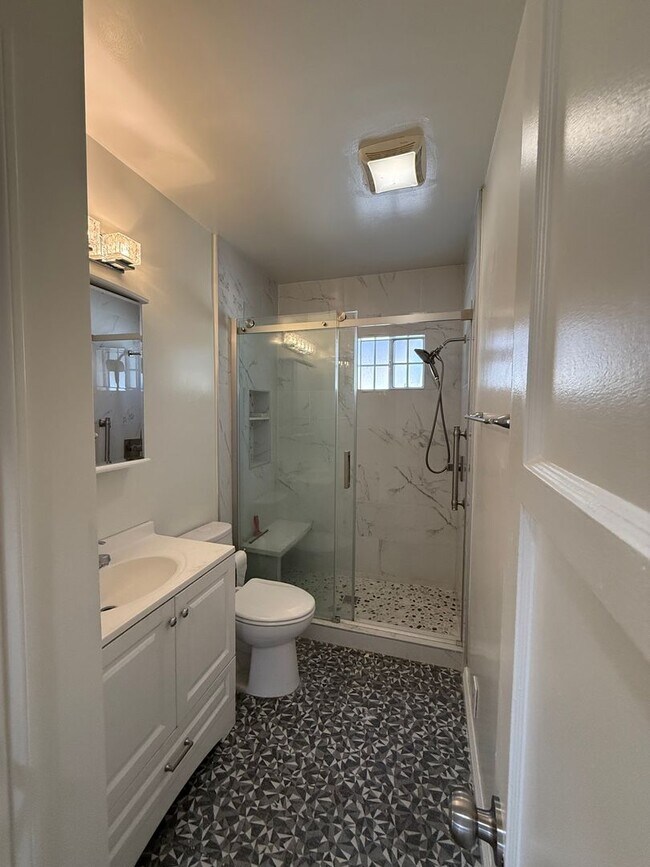 Foto del edificio - 321 - 1221-1223 West Ramona LLC