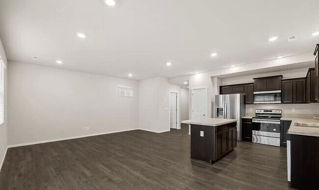 Foto del edificio - Beautiful 4 Bedroom house in Rainier Ridge, Puyallup!!