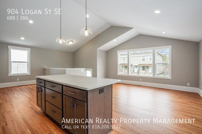 Foto del edificio - 904 Logan St SE