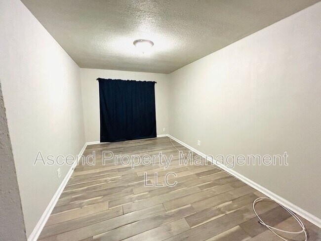 Foto del edificio - 217 Sequoia Dr