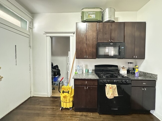 Building Photo - 5110 N Lincoln Ave