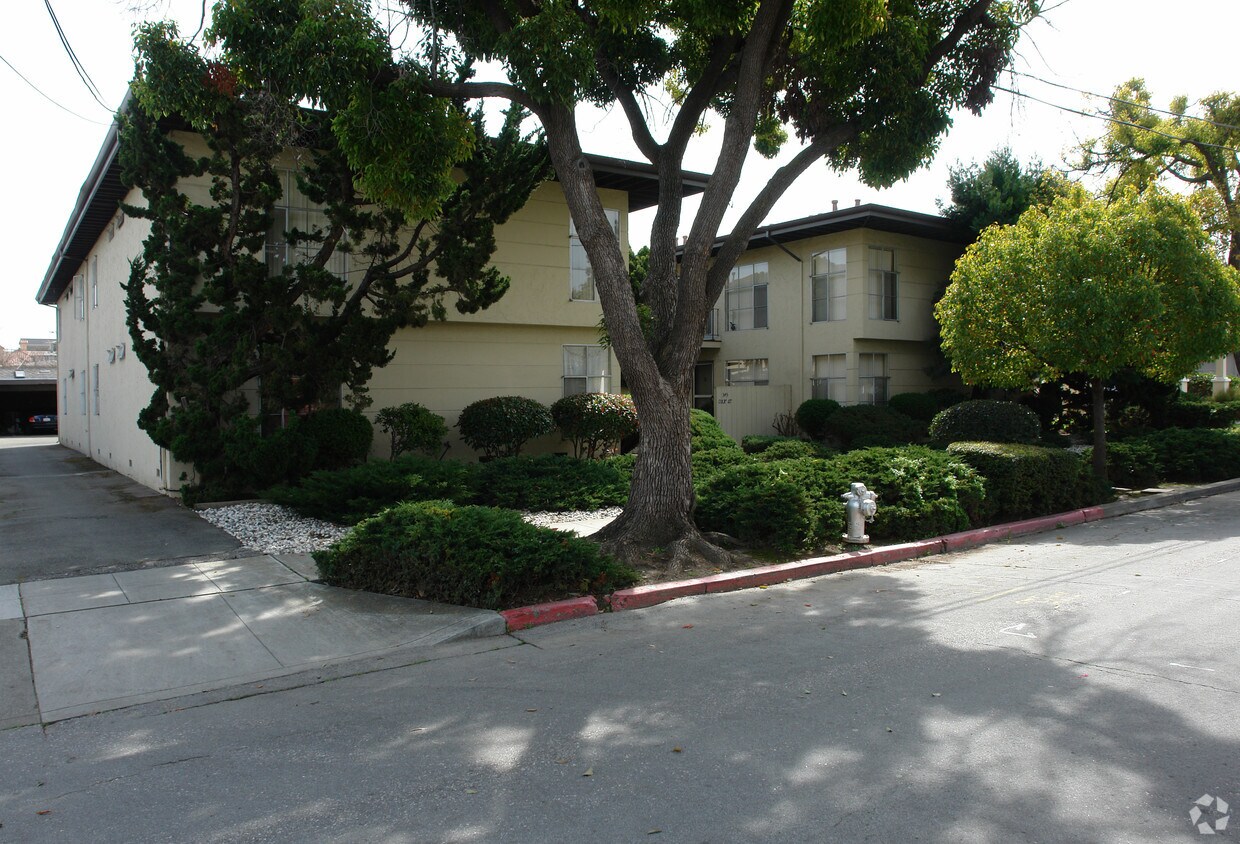 Primary Photo - 345 Oak Street
