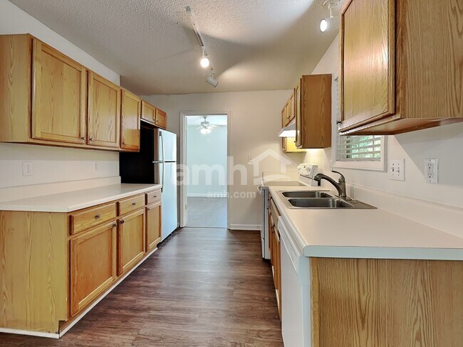 Building Photo - 15 S Indiancreek Pl