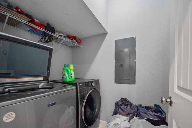 Foto del edificio - 305 N Division St