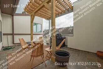 Building Photo - 107 Tuam St