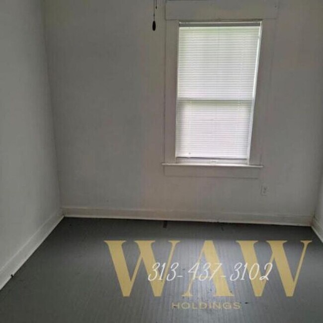 Building Photo - 2 Bedroom/2 Bonus Room Newly Renovated Home