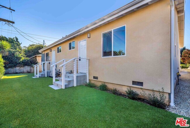 Foto del edificio - 8430 Wiley Post Ave