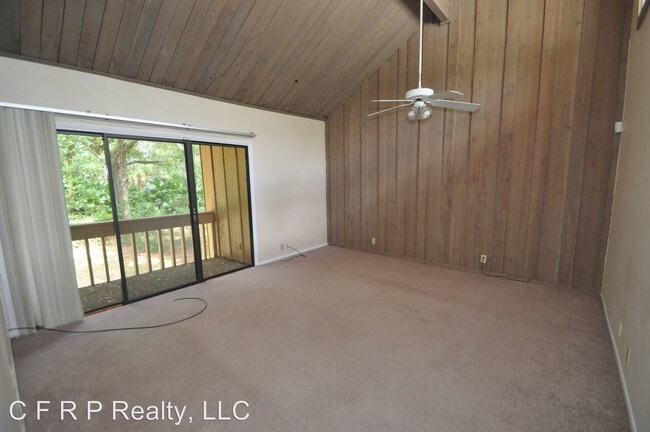 Building Photo - 233 Crown Oaks Way