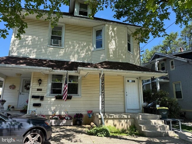 Building Photo - 124 Dallas Rd
