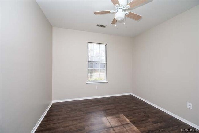 Foto del edificio - 9008 Stonebrook Dr