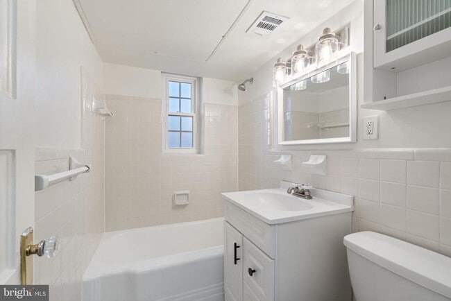 Building Photo - 1311 N Ode St