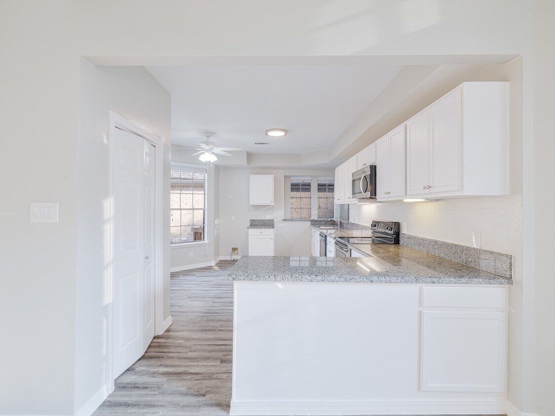 Foto principal - 12929 Kingsbridge Ln