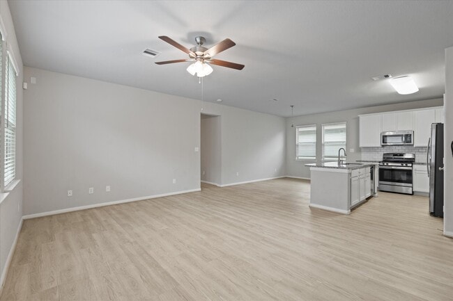 Foto del edificio - 5308 CJ Walker Ln