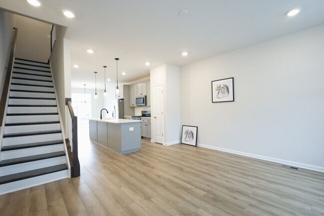 Building Photo - Lovely 3 BR/3.5 BA Townhome in Montgomery ...
