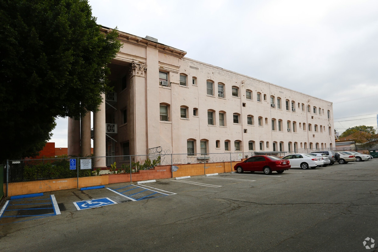 Building Photo - 1136 S Alvarado St