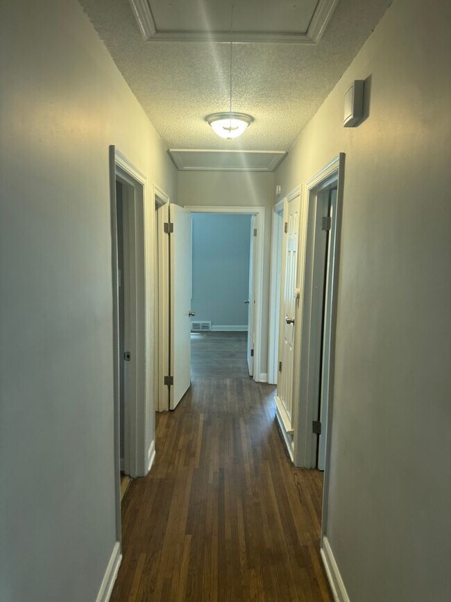 Foto del edificio - 1334 Parkland Rd