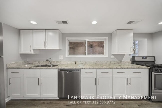 Foto del edificio - 3817 N Sawyer Ave