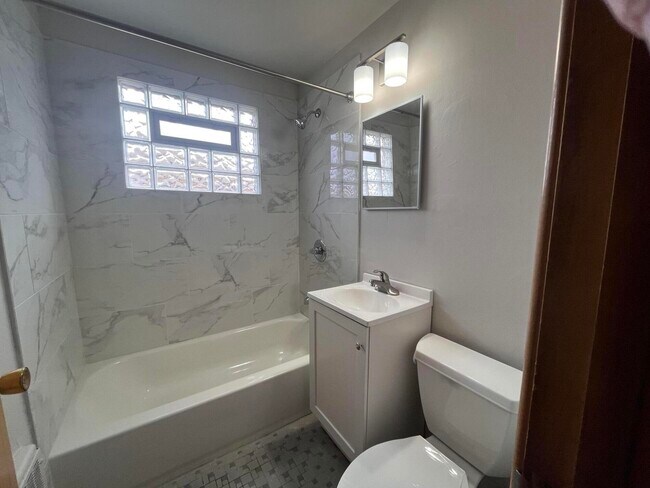 Foto del edificio - 4934 W Forest Home Ave