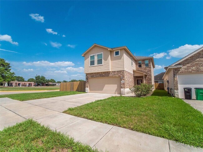 Building Photo - 12003 Northpointe Meadows Dr