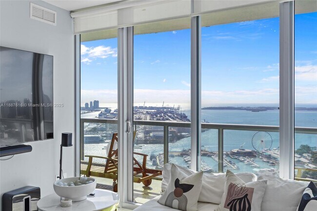 Foto del edificio - 888 Biscayne Blvd