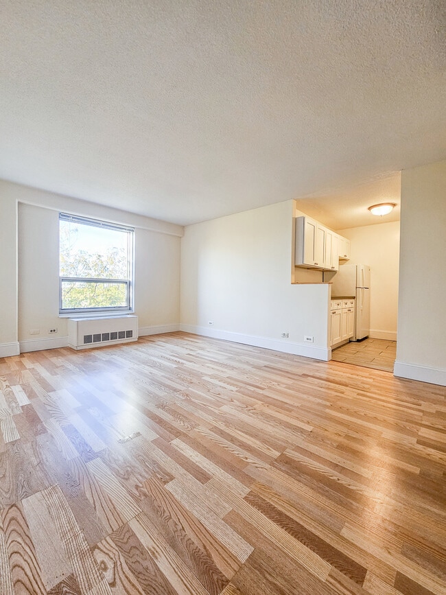 Building Photo - 4500 N Winchester Ave