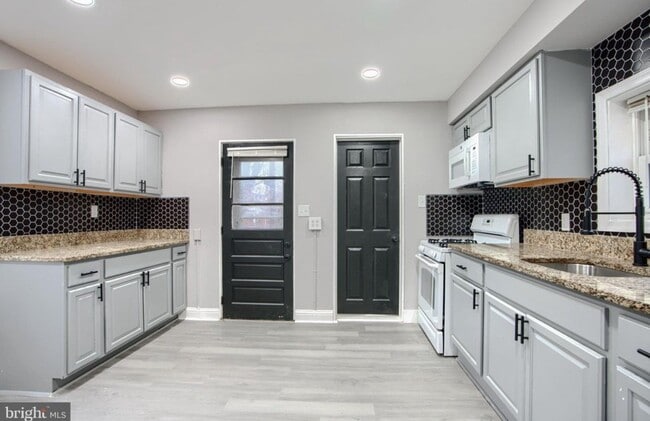 Building Photo - 3807 Fleetwood Ave