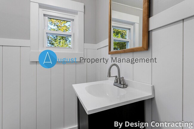 Building Photo - Beautiful, Renovated 4-bed, 2-bathroom Home