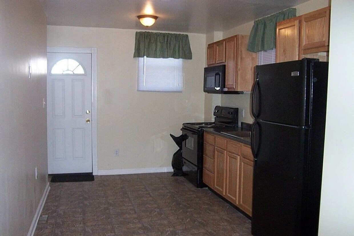 Primary Photo - Three Bed Two Bath Central AC Washer/Dryer...