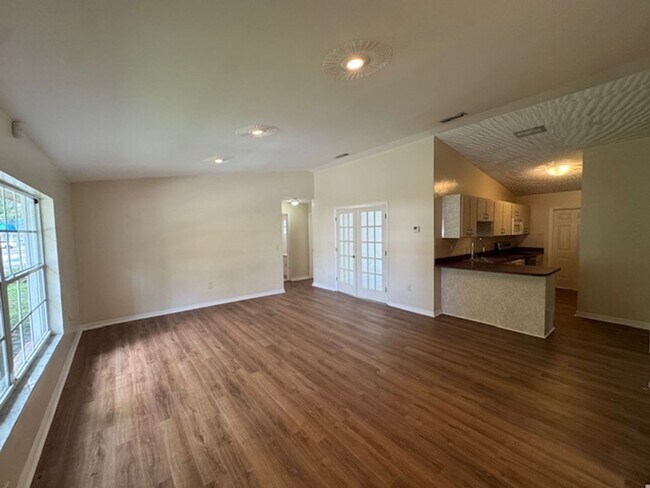 Foto del edificio - Spacious 3 bedroom