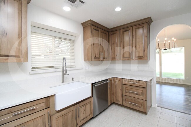 Building Photo - 4234 E Tanglewood Dr
