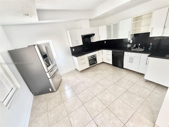 Foto del edificio - 1272 NE 145th St