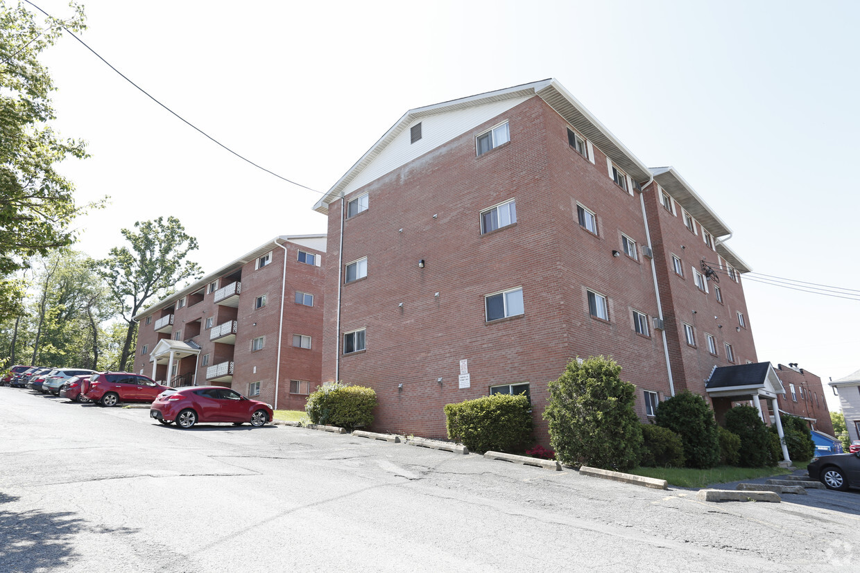 Primary Photo - Prete Apartments Evansdale