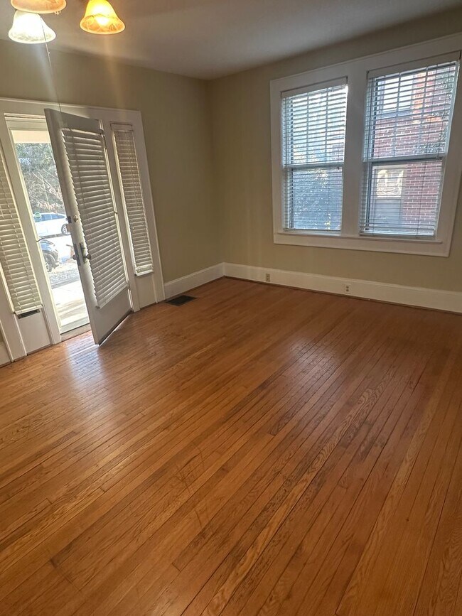 Foto del edificio - 139-141 S. Pickens Street