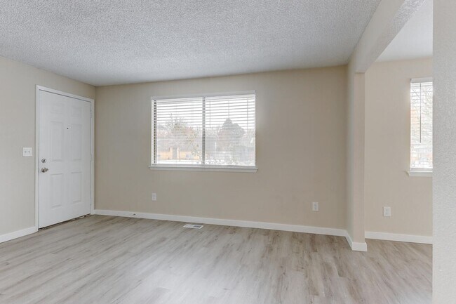 Foto del edificio - Holden Ave. Duplex