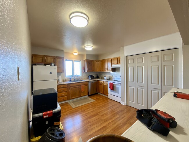 kitchen - 917 E 46th Ct