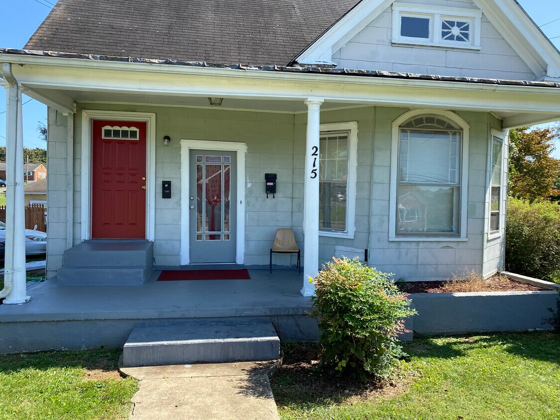 Primary Photo - 215 Liberty Rd NE