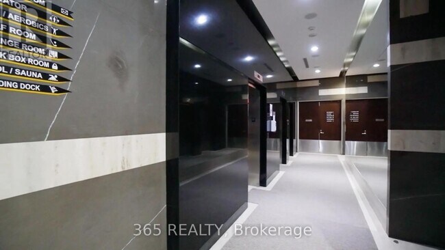 Photo du bâtiment - 330 Burnhamthorpe Rd W