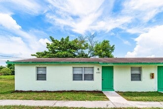 Building Photo - 4790 Gulfstream Rd