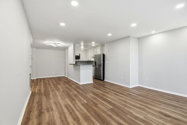 Foto del edificio - 6542 Ocean Crest Dr