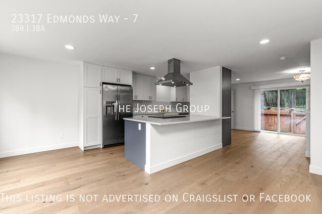 Building Photo - Beautifully Remodeled 3BD/2.5BA Edmonds To...