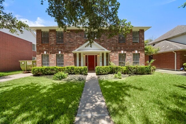 Building Photo - 2406 Parkwood Ln