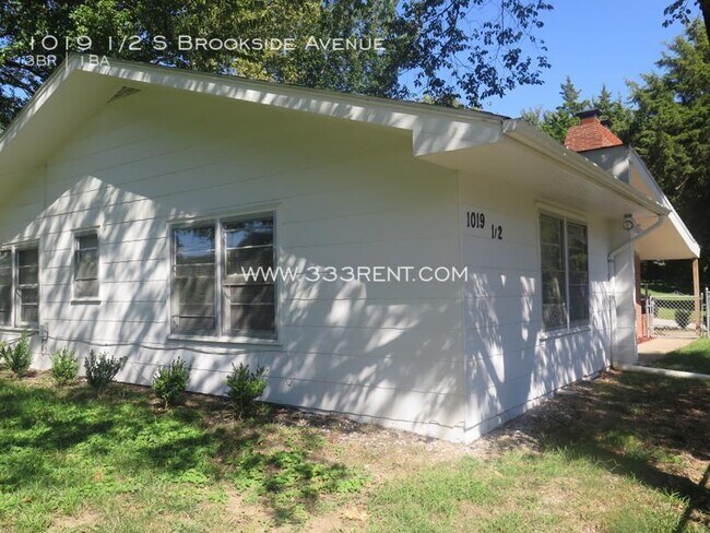 Building Photo - 1019 1/2 S Brookside Ave