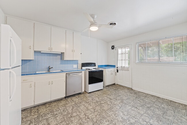 Building Photo - 417 W Gramercy Pl