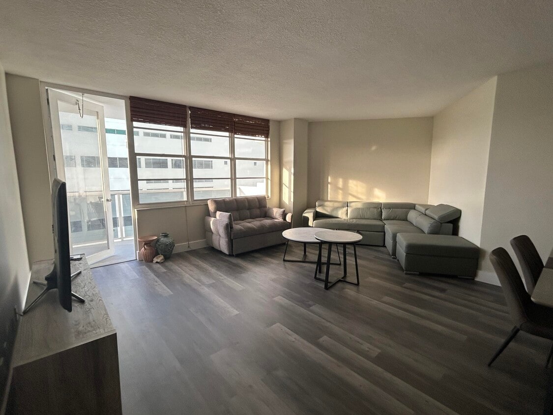 Foto principal - 3725 S Ocean Dr
