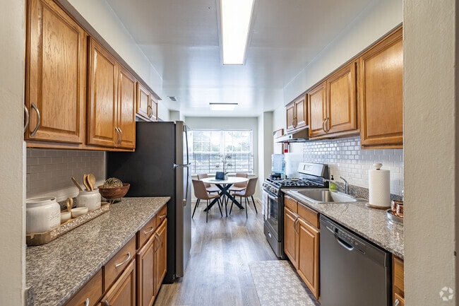 2BR, 2BA - 1,150SF - Kitchen - Green Plaza