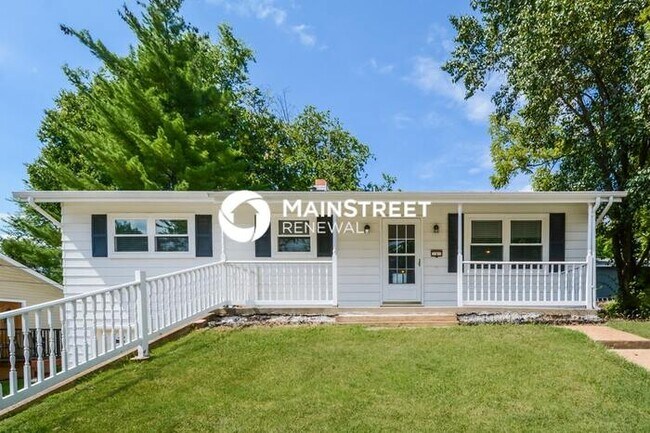 Foto del edificio - 4 Bedroom Pet-Friendly Home in CRYSTAL CITY, MO with Main Street Renewal