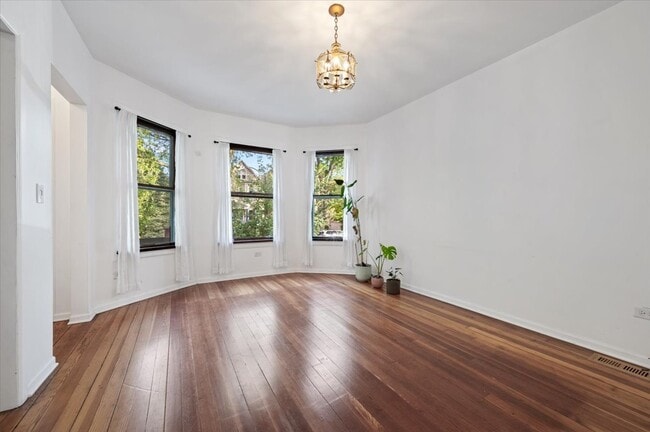Foto del edificio - 3450 N Hamlin Ave