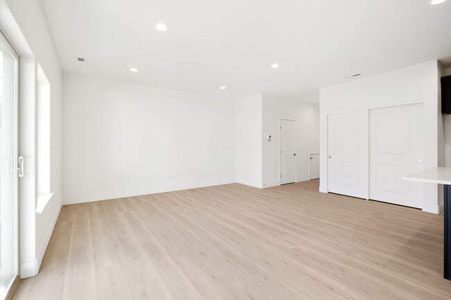 Building Photo - 1162 S Underwood Pl