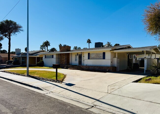 Foto del edificio - Classic McNeil Estates Ranch-style home-ALL UTILITIES, POOL AND LANDSCAPING INCLUDED WITH RENT!