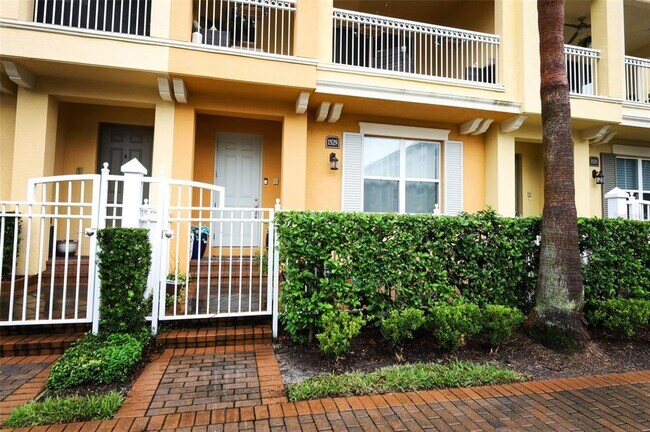 Foto del edificio - 1529 Lake George Dr
